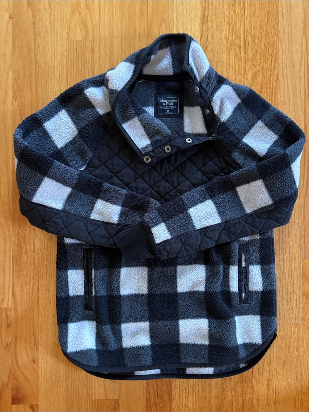 Abercrombie & Fitch Women’s Black and White Check Zip-Up Fleece Pullover